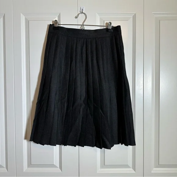 Black pleated skirt size 14 online
